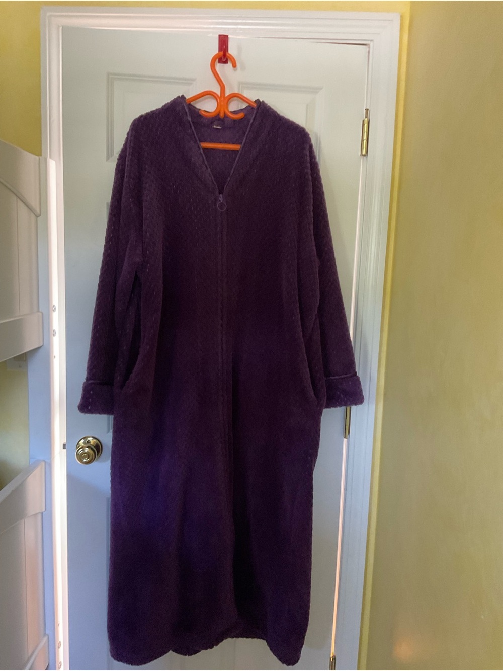 Cozy Women's Plush Zip-Front Robe - Purple